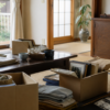 遺品整理の前に部屋で分けた段ボール