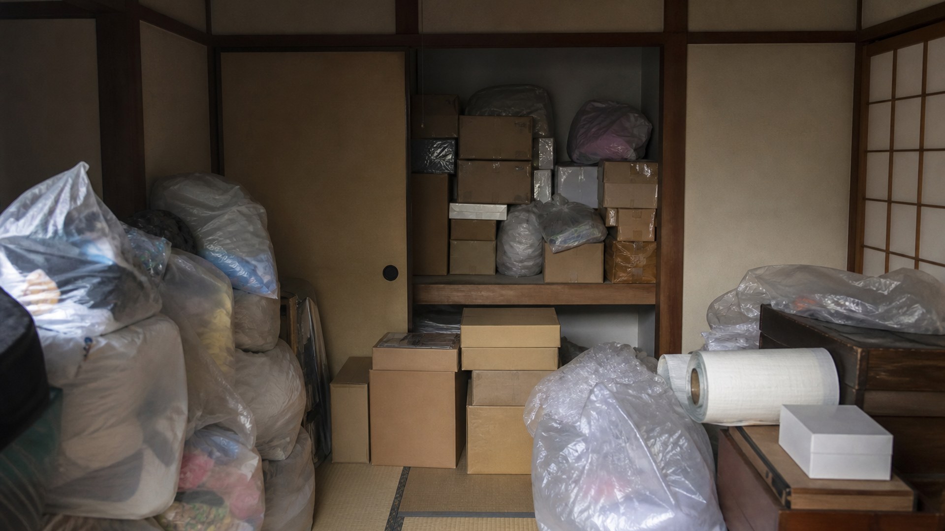 量が分かるように撮った部屋の積み