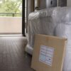 廊下に出した大型家具と粗大ごみのシール